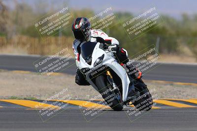 media/Oct-03-2022-Moto Forza (Mon) [[5f077a3730]]/Intermediate Group/Session 3 (Turn 3)/